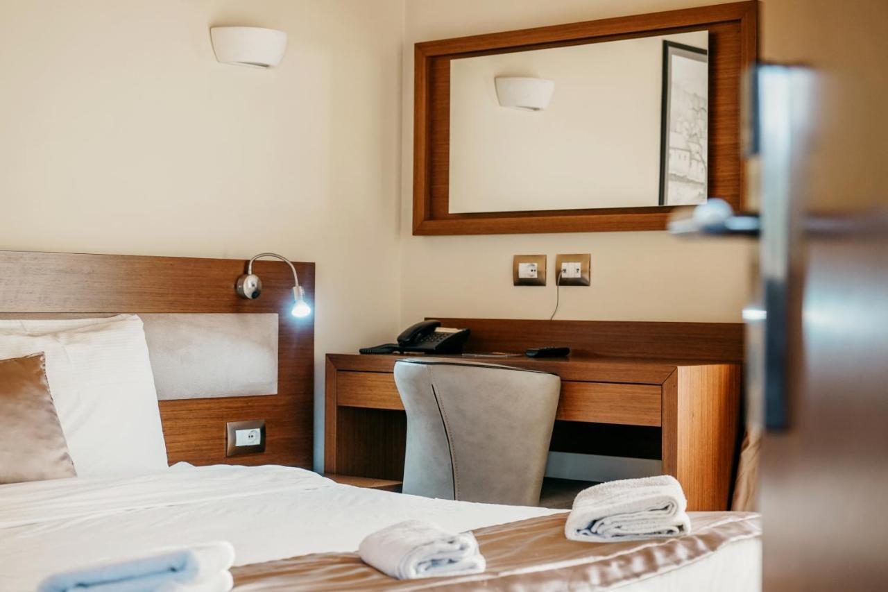 Center Hotel Gjirokastër Extérieur photo