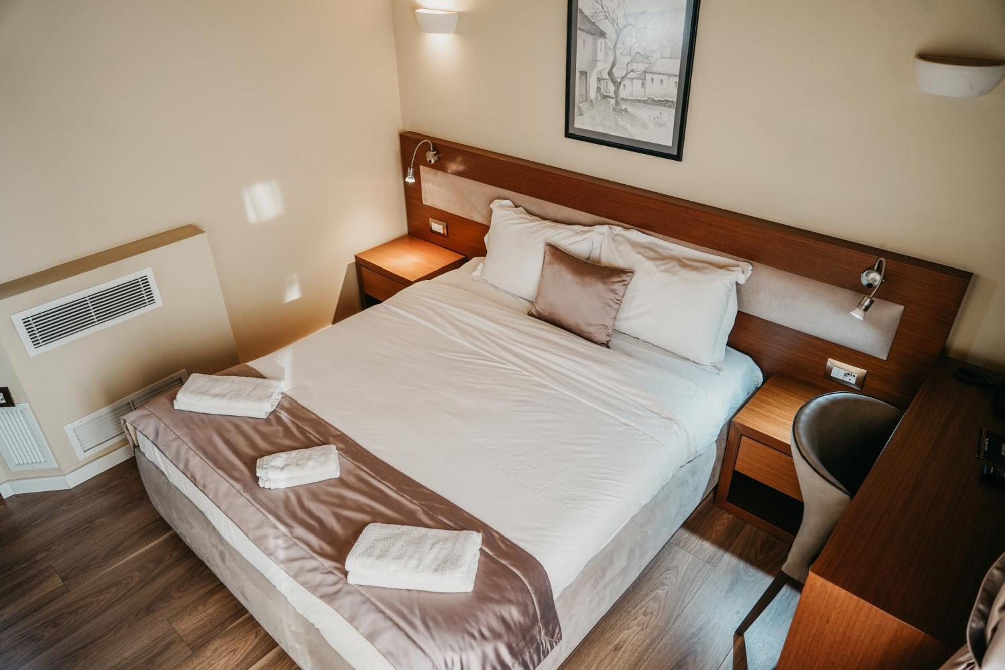 Center Hotel Gjirokastër Extérieur photo